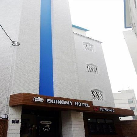 Ekonomy Hotel Gumi Exterior photo